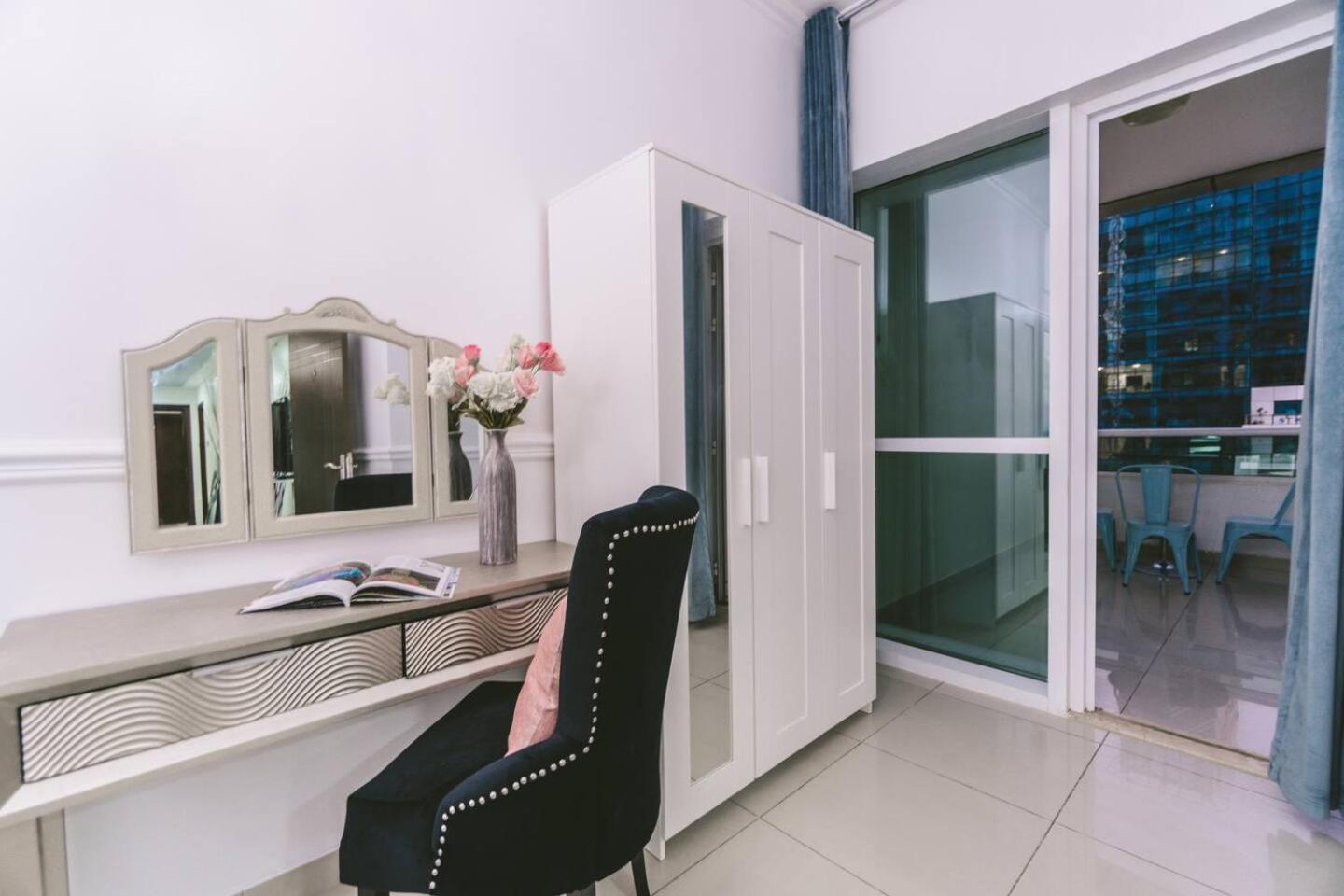 Pristine Apartment Sunrise View At 51St Dubai Exterior photo