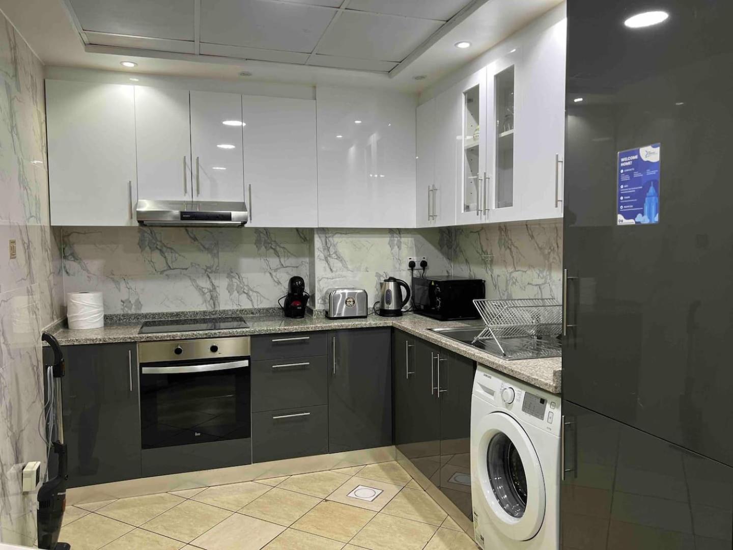 Pristine Apartment Sunrise View At 51St Dubai Exterior photo